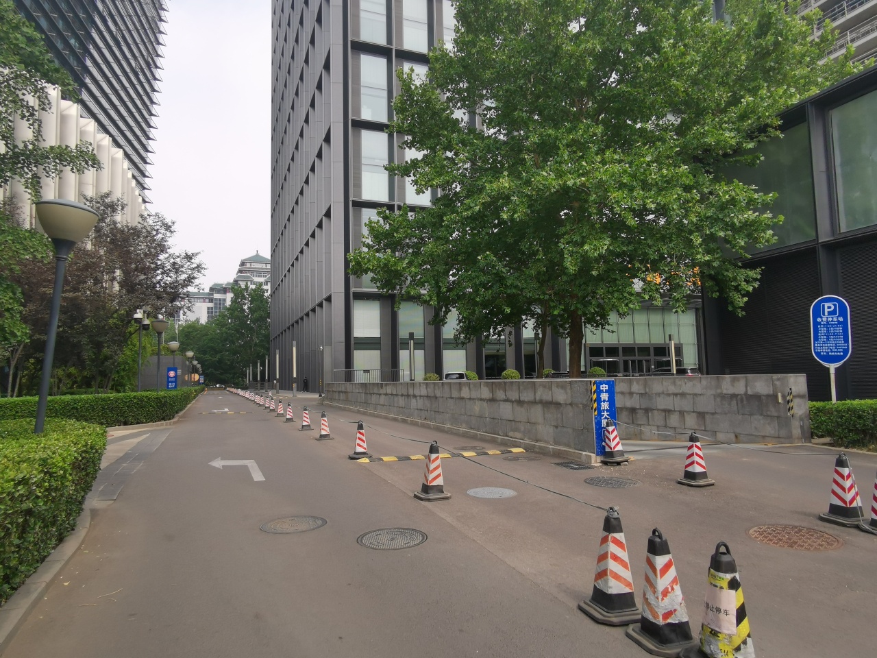 中青旅大厦正门