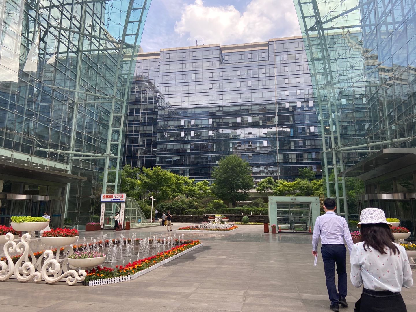 长安兴融中心内景