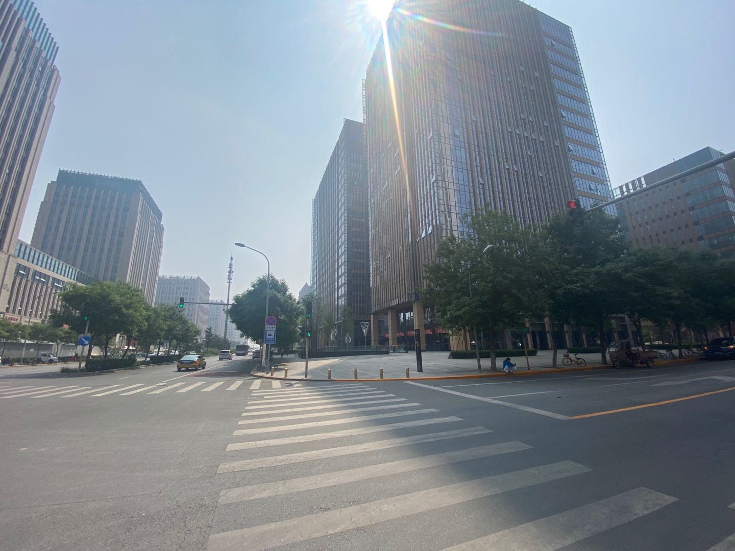 金茂广场内景